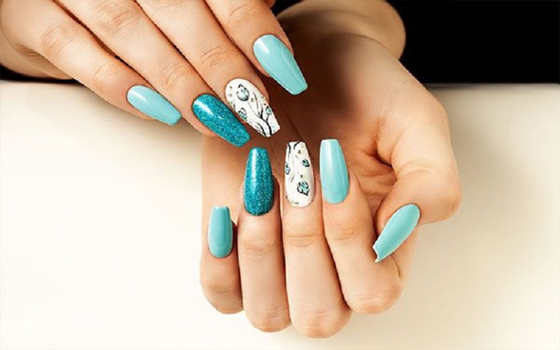 Green nails design